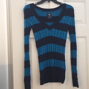 American eagle- navy blue/light blue sweater